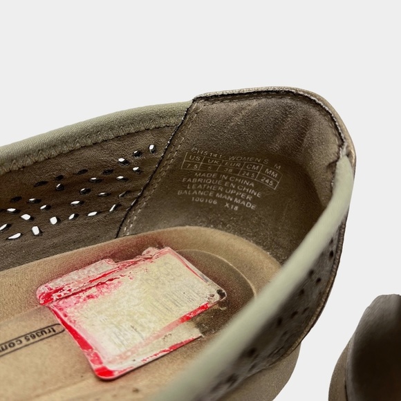 ROCKPORT Metallic Pewter Laser Cut Out Flats Slip On Loafers Genuine Leather 7.5 - Picture 14 of 16